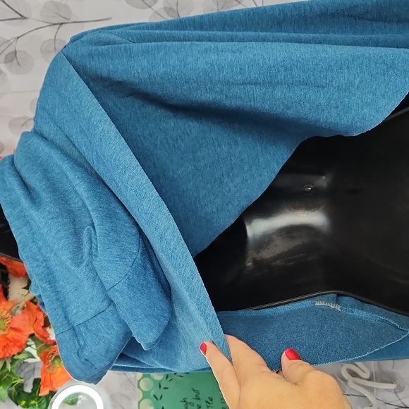 Gymshark Open Split Back Hoodie - Picture 8 of 9